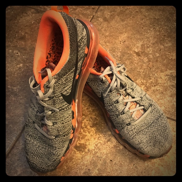 Nike Shoes - NIKE AIRMAX